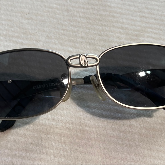 Gianni Versace Vintage 90’s Medusa Silver Metal Sunglasses Men’s Women’s Unisex - Picture 1 of 7